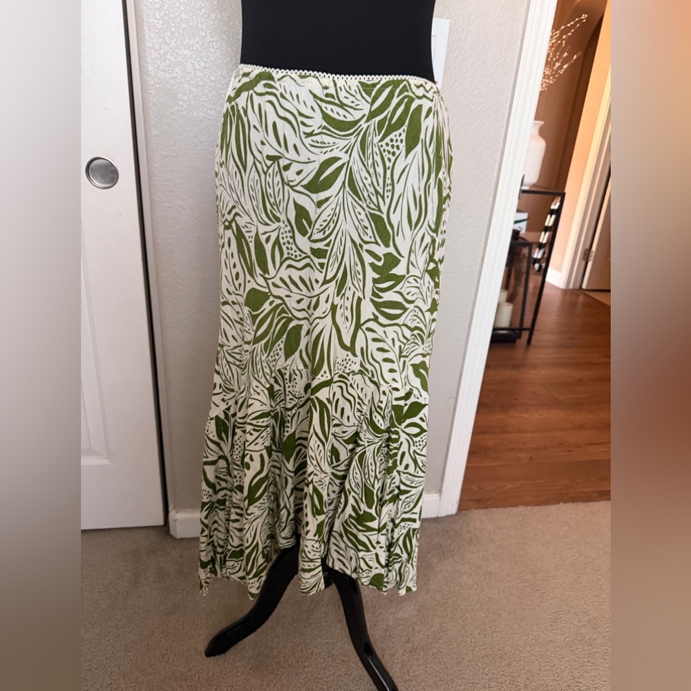 Lola P. Olive and White Leaf-Print midi  Skirt